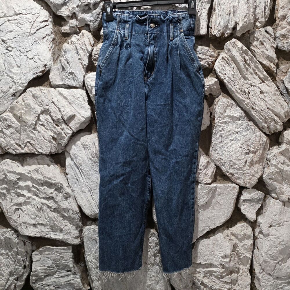 The Mom High-Rise Abercrombie and Fitch Paperbag Waist Fray Hem Size 00/24 Jean